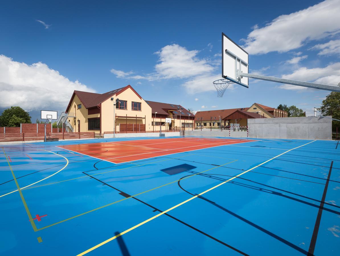 Sport Relax Hotel Na Kopecku Krinec Exterior photo